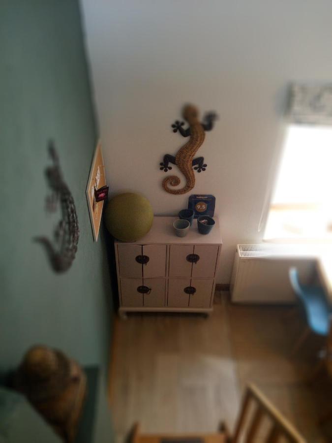 Celinie'S Guest House Gerin エクステリア 写真