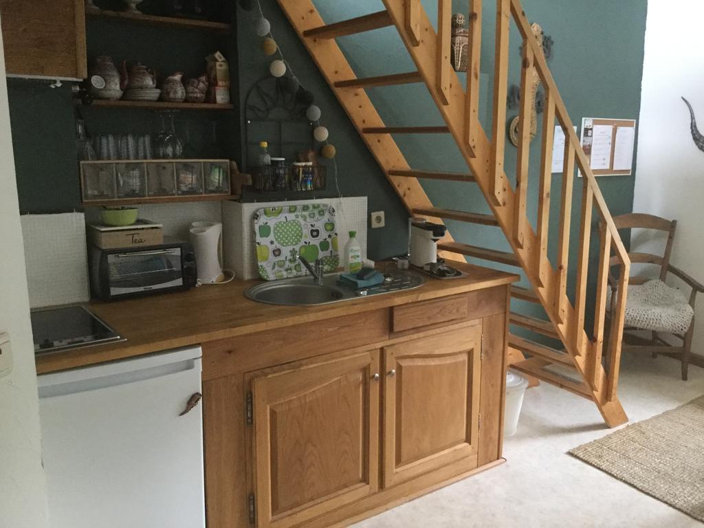 Celinie'S Guest House Gerin エクステリア 写真